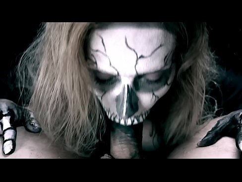 ❤️ Demonityttö imi munaa mustalla suullaan ja nielaisi spermaa. ☑ Super porno at fi.xxxifuck.ru